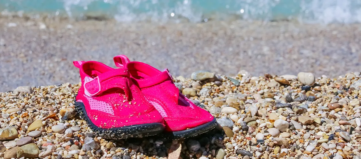Buty do wody na kamieniste plaże Grecji