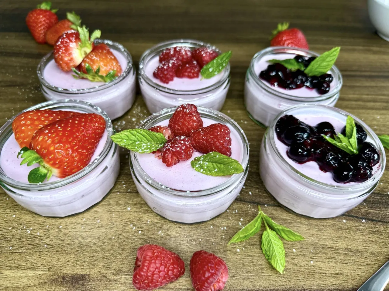 pianka jogurtowa z owocami warstwowa