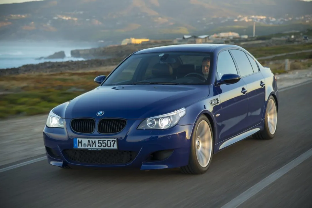 Zdjęcie BMW M5 z silnikiem V10 – moc, osiągi i historia, której nie znasz