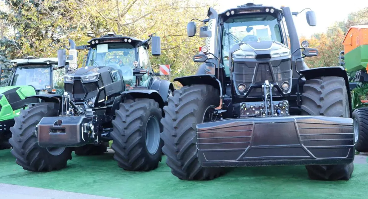 ciągnik rolniczy w polu wydajność praca