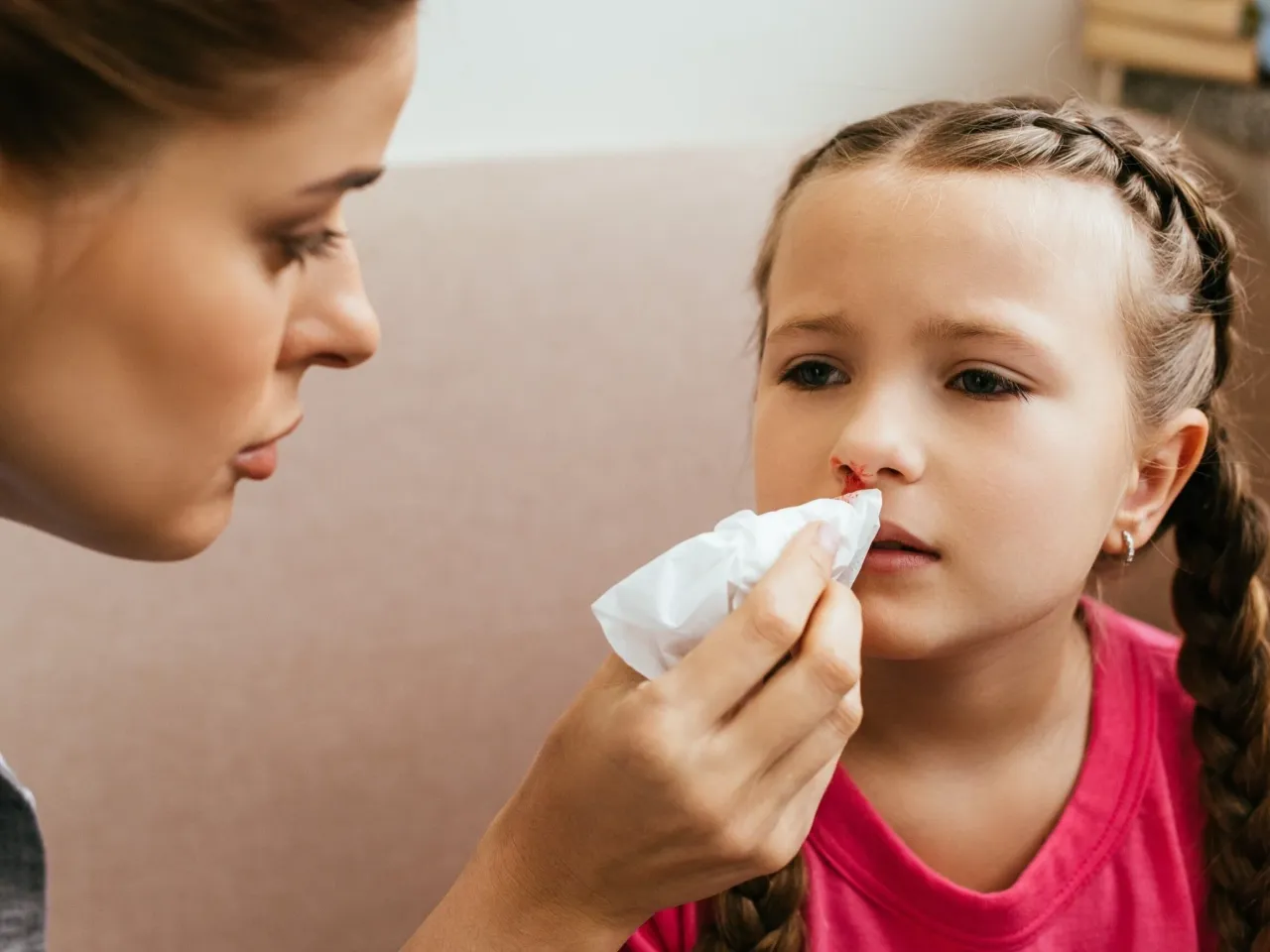 dziecko z urazem nosa objawy alarmowe