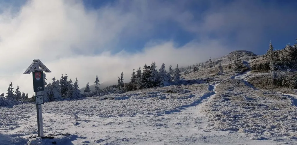 Babia Góra zmienna pogoda mgła wiatr
