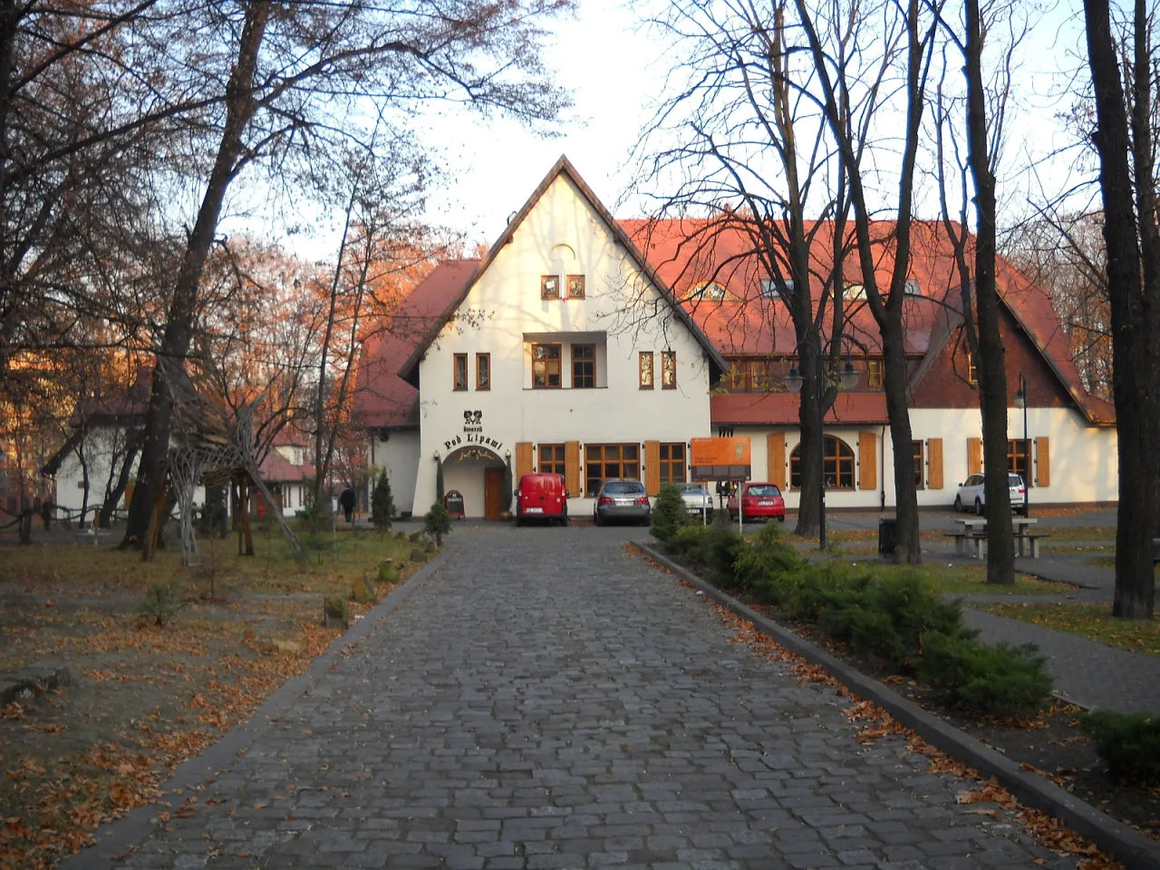 Dworek pod Lipami Katowice z zewnątrz architektura ogród