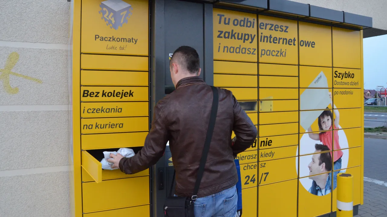 Por&oacute;wnanie stawek wynajmu miejsca pod paczkomat