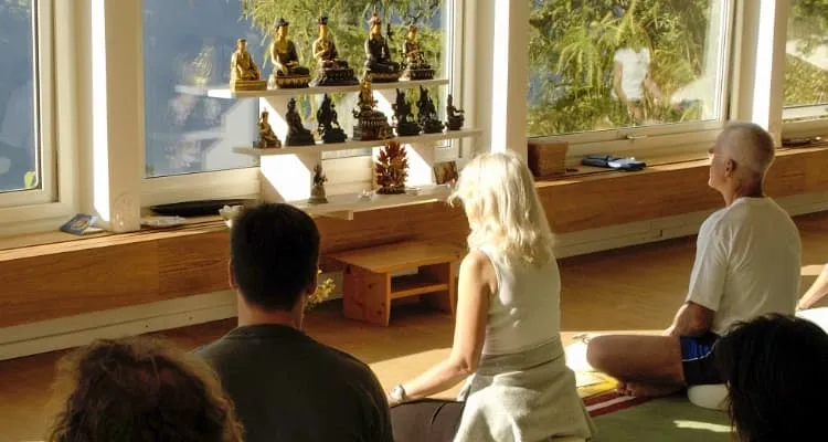 buddyjska medytacja w grupie