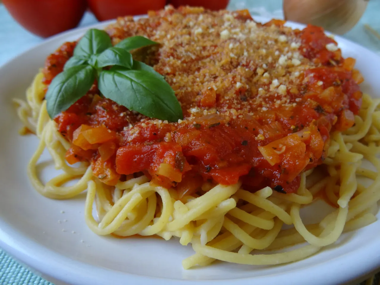 świeże składniki sosu napoli