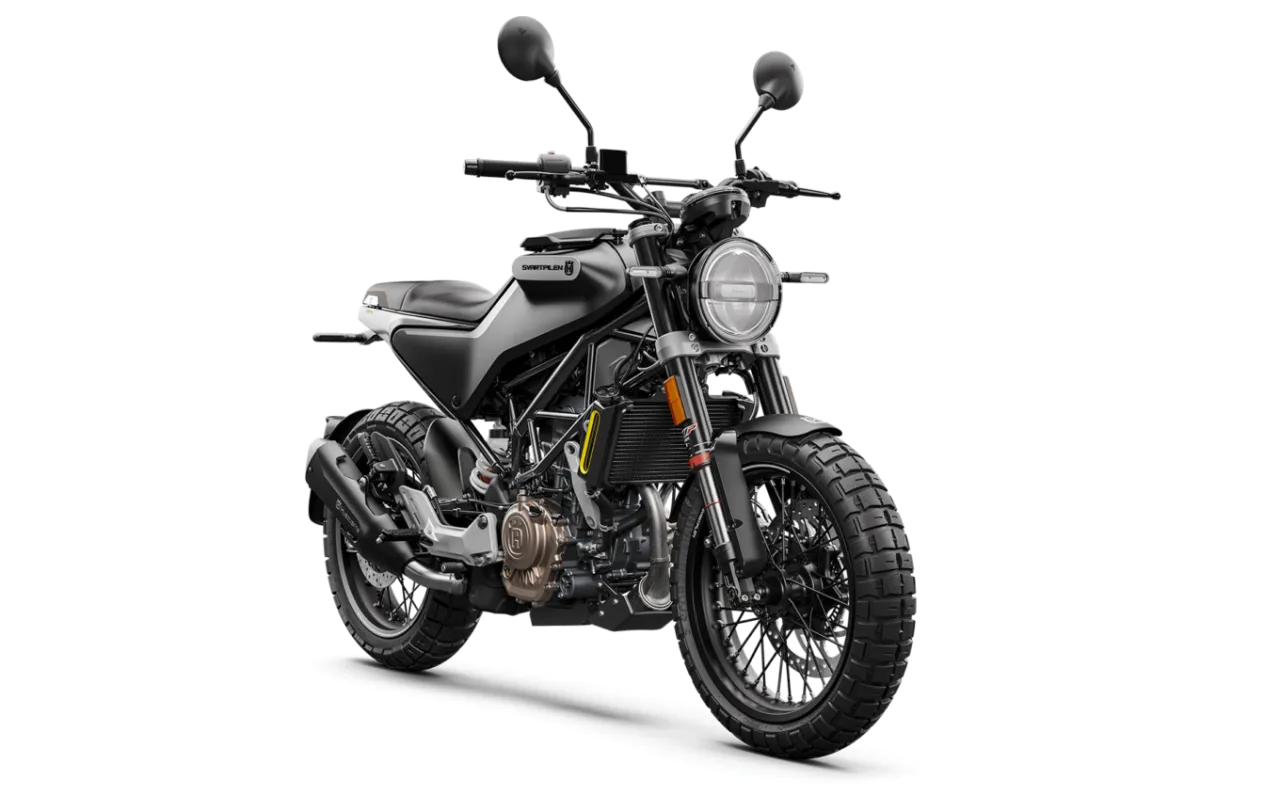 Czarny motocykl Husqvarna 125 4t z okrągłym reflektorem i terenowymi oponami.