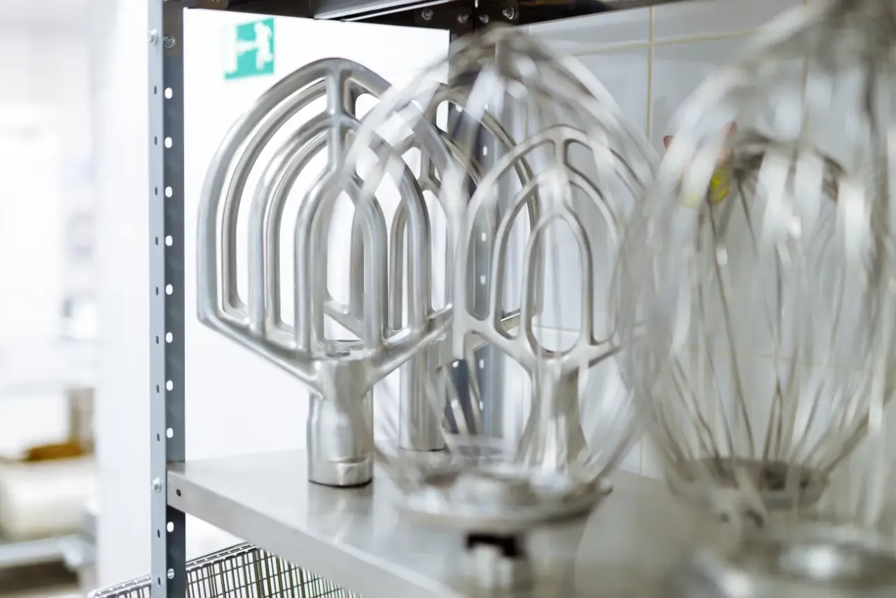 zestaw akcesori&oacute;w do miksera planetarnego: hak, trzepaczka, mieszadło K