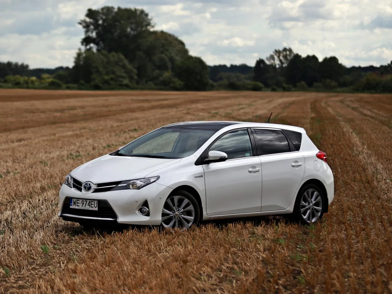 Toyota Auris II generacja hybryda vs benzyna