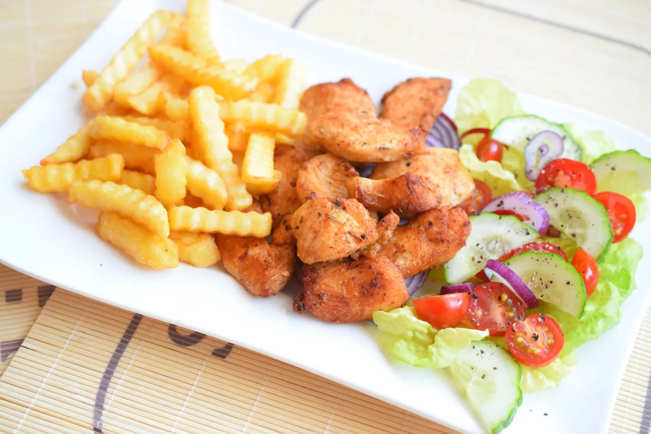 Kurczak z frytkami r&oacute;żne formy