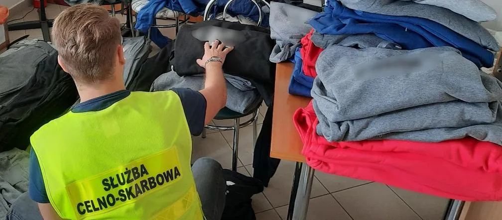 podr&oacute;bki odzież celnicy kontrola