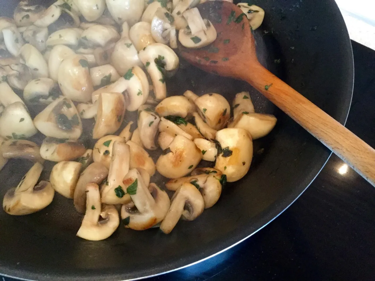 Smażone pieczarki na maśle klarowanym