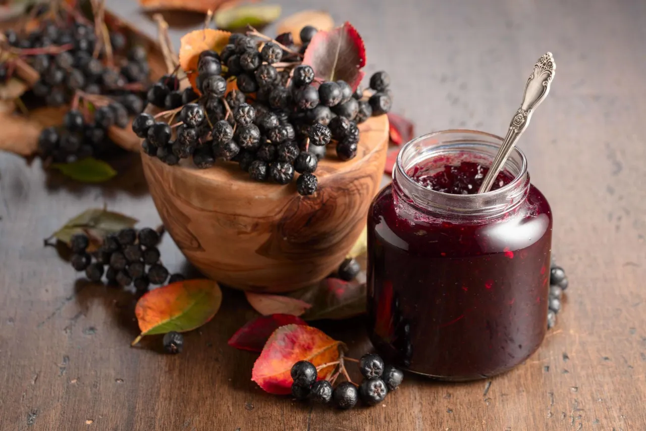 Aronia owoce w słoju nalewka