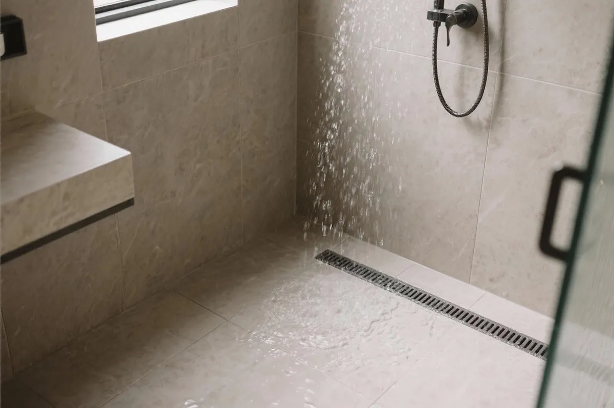 Odpływ liniowy niskoprofilowy montaż w bloku