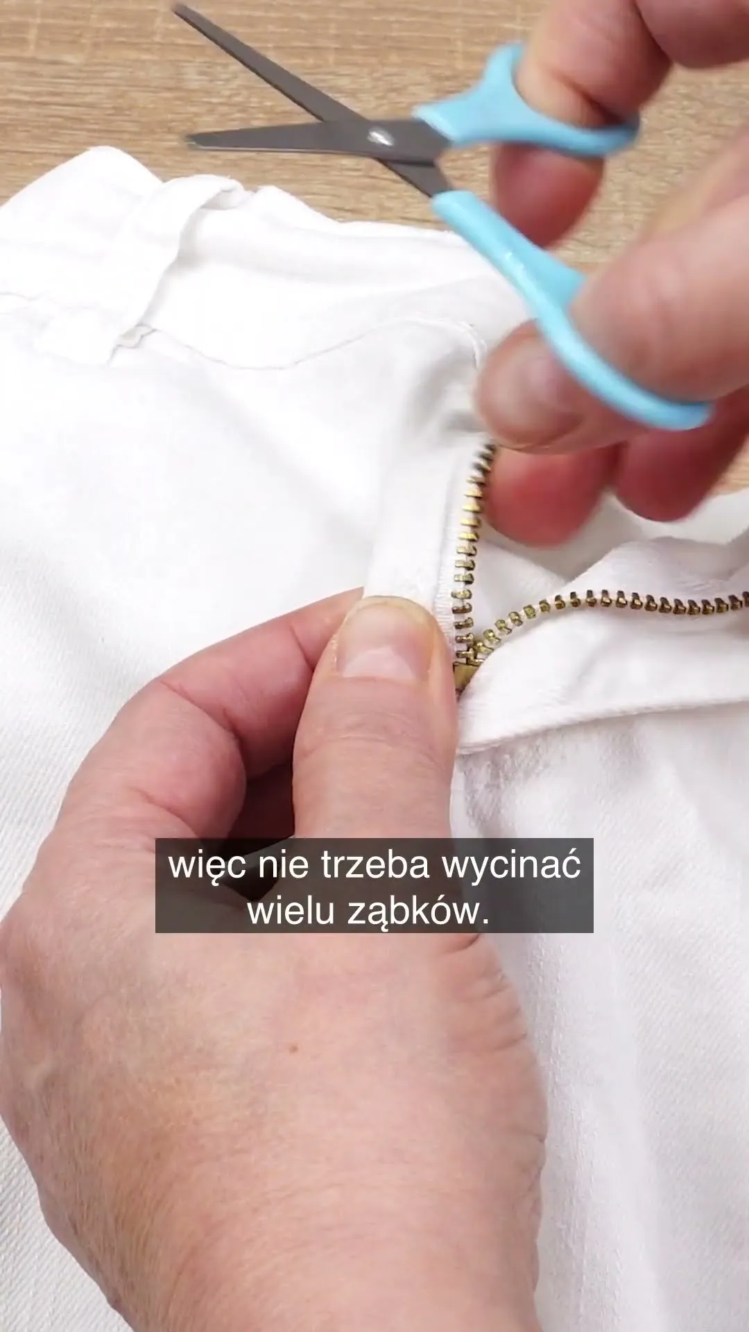 Zdjęcie Jak włożyć zamek do suwaka w spodniach - uniknij powszechnych błędów