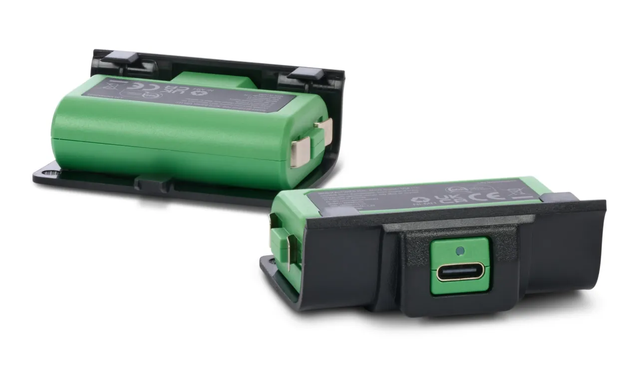 Xbox Play & Charge Kit por&oacute;wnanie