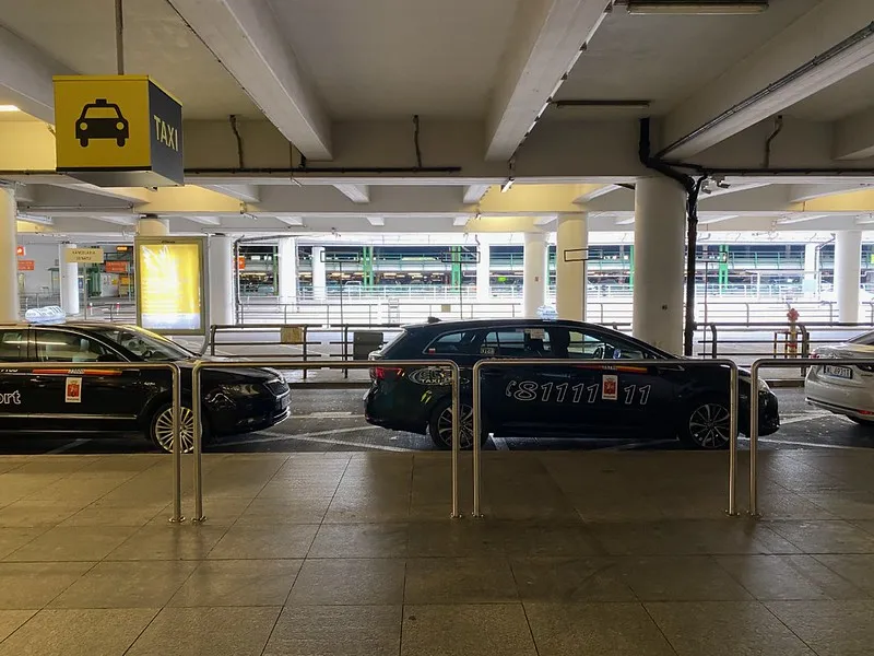 Lotnisko Chopina taksówki busy hotelowe