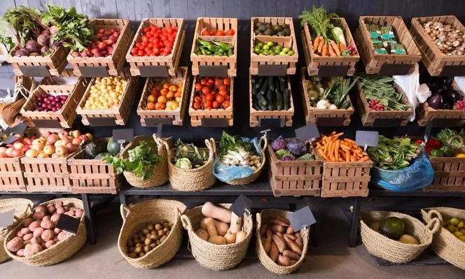 tanie sezonowe warzywa na targu