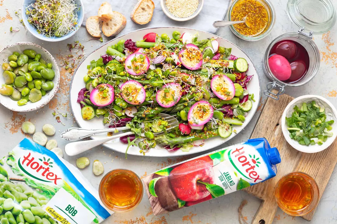 sałatka sezonowa letnia, sałatka z bobem i szparagami