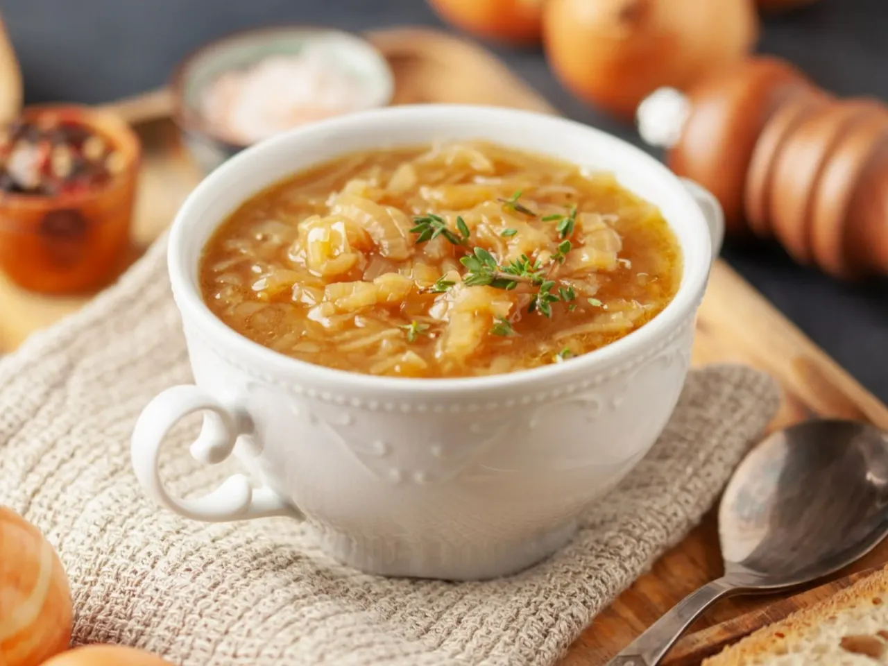 nietypowe zioła do zupy cebulowej