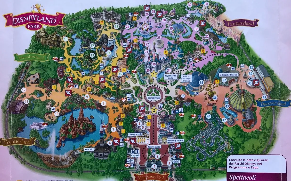 Mappa Disneyland Paris con attrazioni chiuse e leggenda