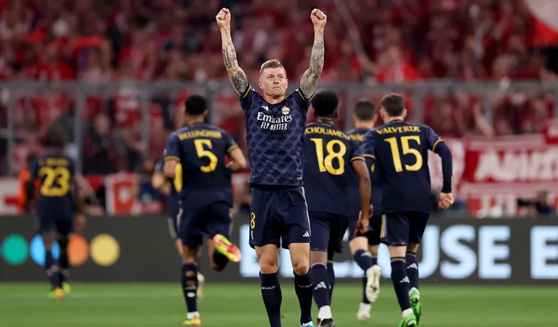 Toni Kroos w akcji Real Madryt podanie