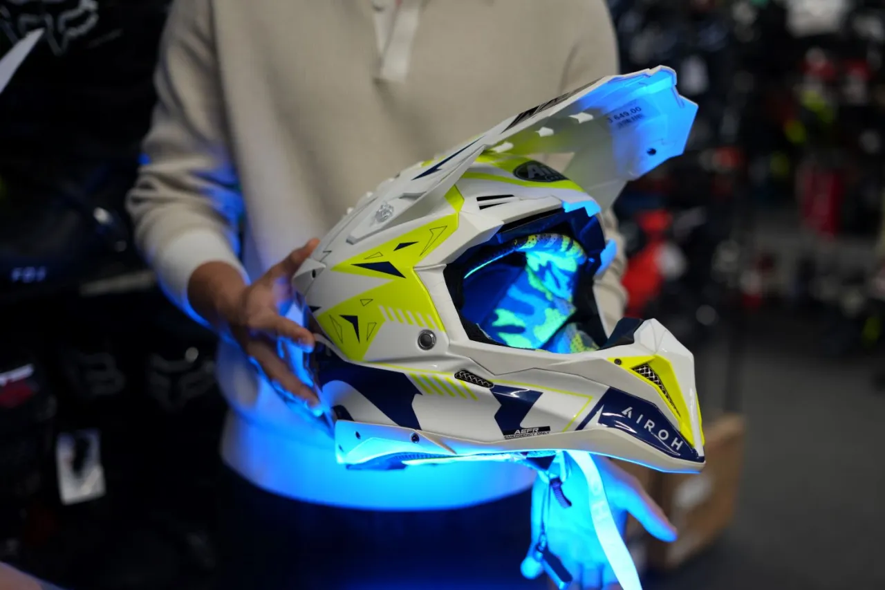 Zdjęcie Jaki kask na turystyczne enduro: wybierz bezpieczny i komfortowy model