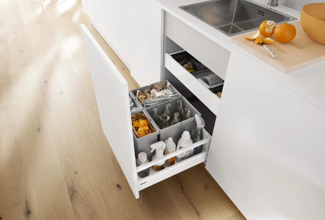 Estetyczna szafka pod zlewem z ukrytymi rurami