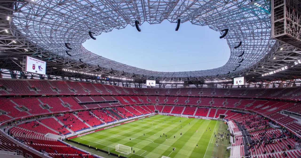 Wnętrze Pusk&aacute;s Ar&eacute;na Budapeszt