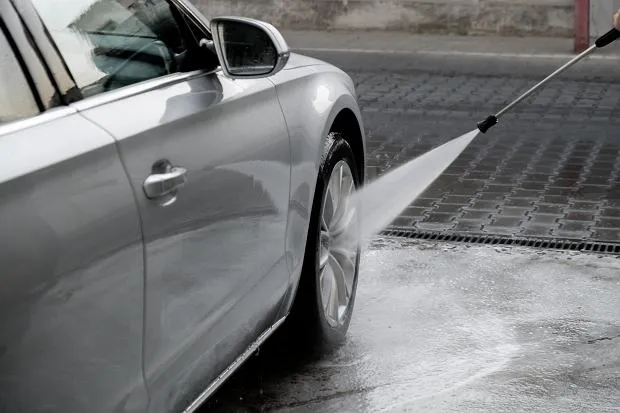 myjnia bezdotykowa lancą