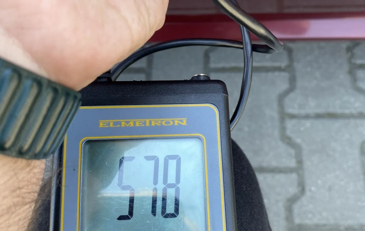 miernik grubości lakieru, oględziny samochodu używanego