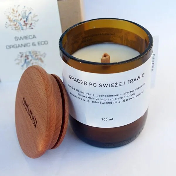 Zdjęcie Świeczka o zapachu skoszonej trawy – naturalny aromat dla Twojego domu