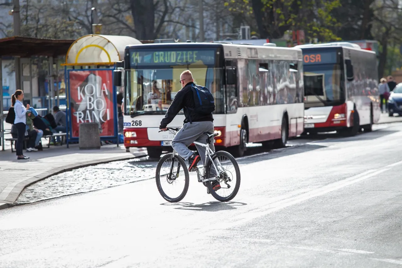 Zdjęcie Czy można przewieźć rower autobusem PKS? Zasady i wskazówki podróży