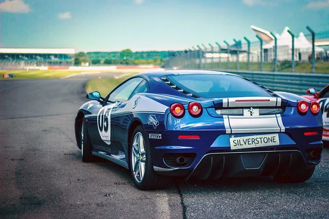 Zdjęcie Kto ma Ferrari w Polsce? Zaskakujące nazwiska i ich modele