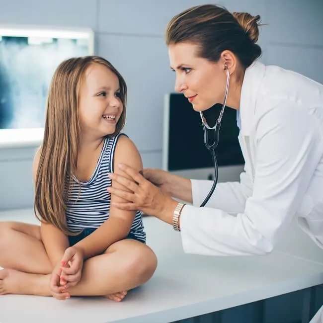 Zdjęcie Pediatra co to za lekarz? Poznaj jego rolę i znaczenie w zdrowiu dzieci