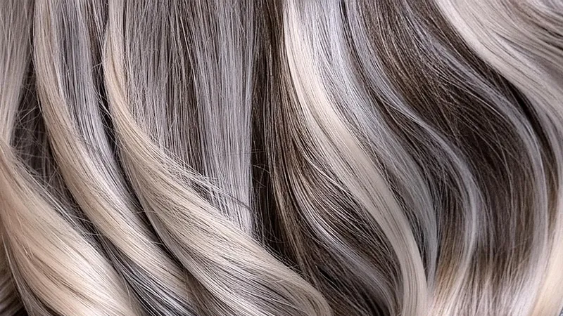 Zdjęcie Strähnchen für graues Haar: So kaschieren Sie graue Strähnen effektiv