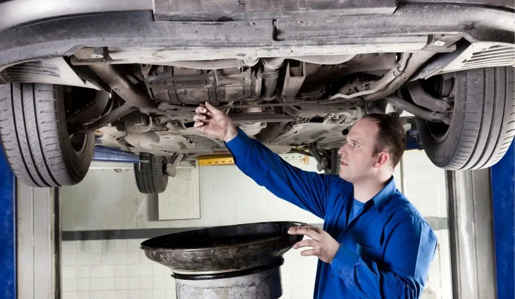 Zdjęcie Wie oft sollte der Ölfilter gewechselt werden, um Motorschäden zu vermeiden?
