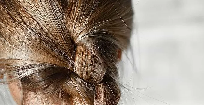 Zdjęcie Haare brechen ab: Ursachen erkennen und wirksame Lösungen finden