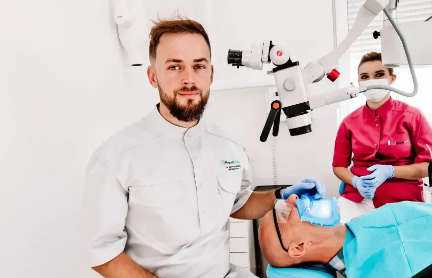 Zdjęcie Lekarz dentysta czy stomatolog – poznaj prawdę o tych tytułach