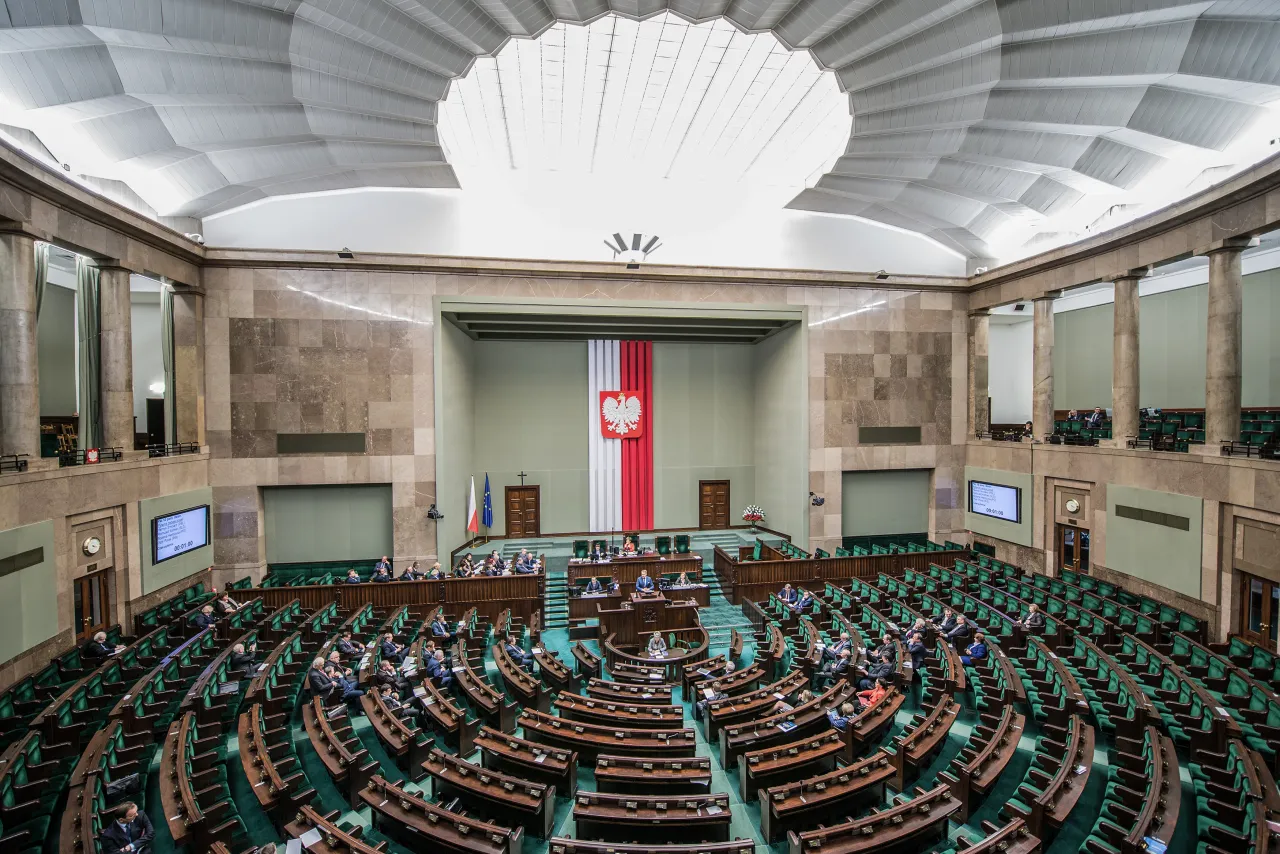 Zdjęcie Kto tworzy Sejm i Senat? Poznaj proces wyboru i odpowiedzialność