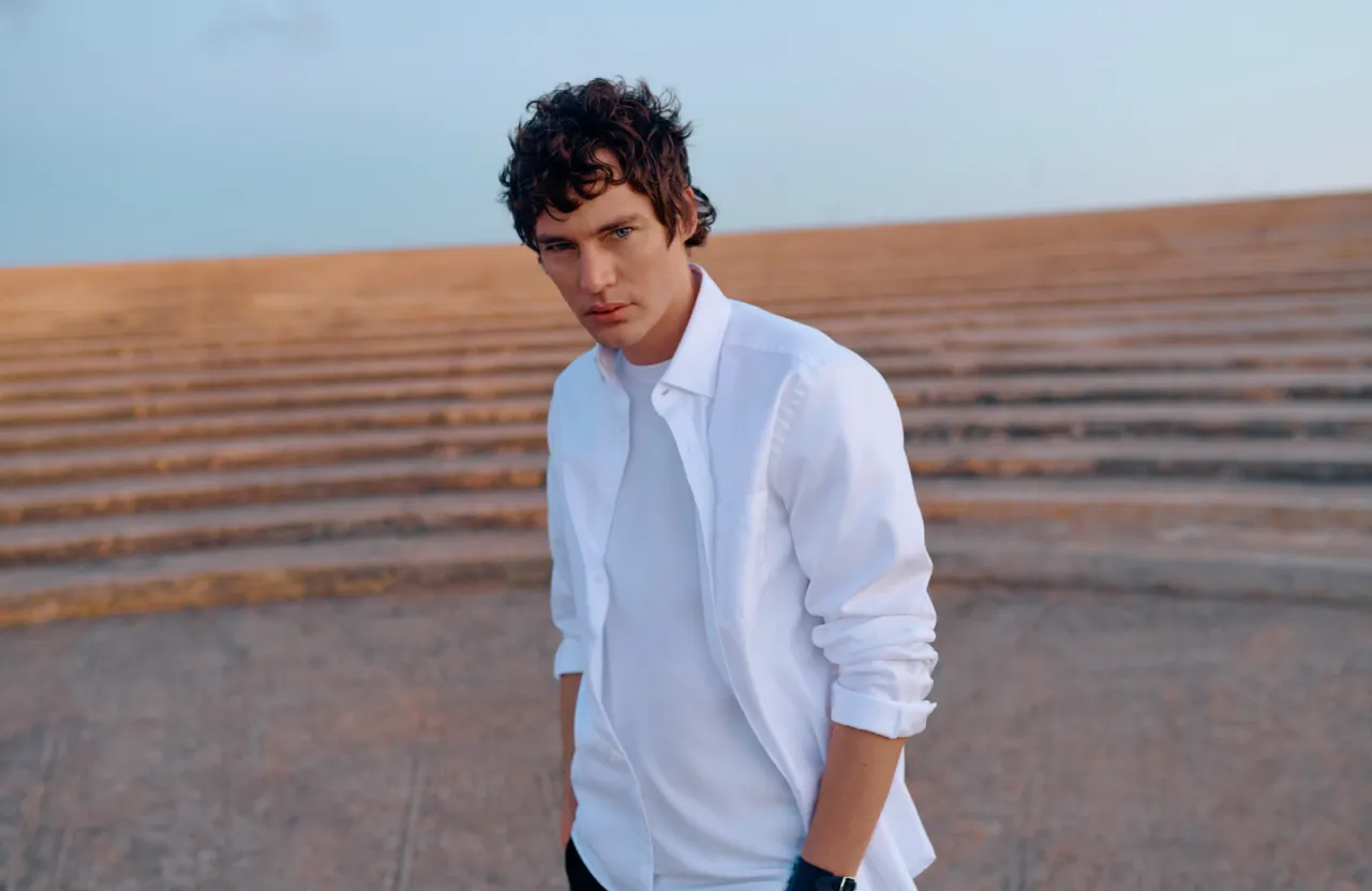 Zdjęcie Koszula regular fit - co to znaczy i dlaczego warto ją nosić?