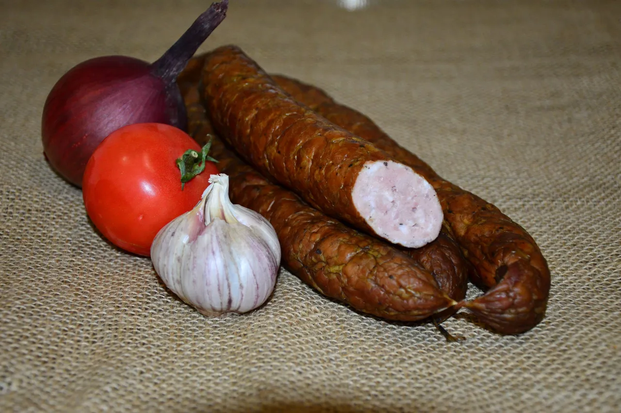 Zdjęcie Najlepszy przepis na kiełbasę wiejską na 5 kg - smacznie i łatwo