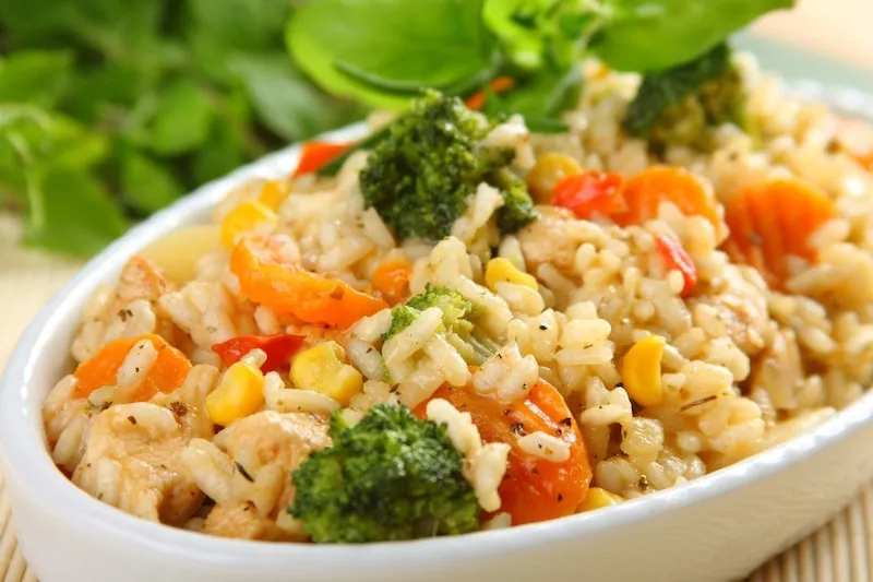 Zdjęcie Jak zrobić risotto z kurczakiem i warzywami, by uniknąć klęski w kuchni