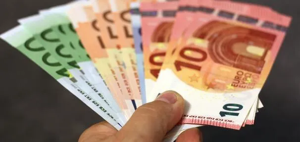 Zdjęcie Czy warto inwestować w euro: Praktyczny poradnik dla początkujących