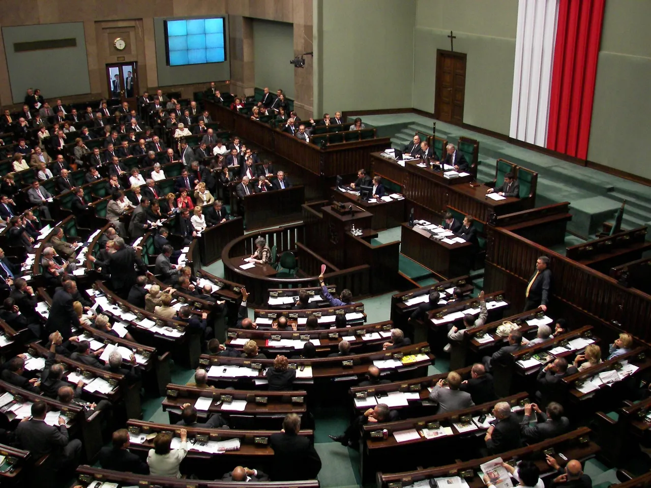 Zdjęcie W Polsce jest Sejm czy Senat? Poznaj ich kluczowe różnice i role