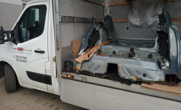 Zdjęcie Bezpieczny transport szyby samochodowej - Kluczowe zasady i porady