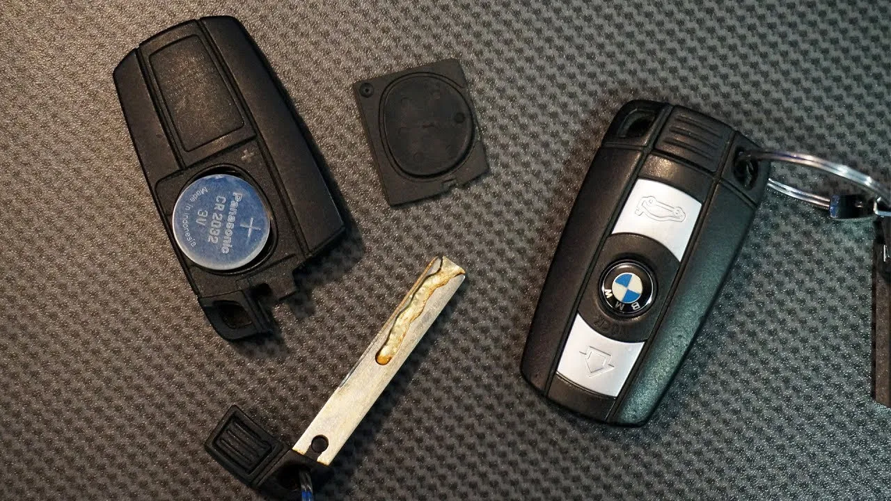 Zdjęcie Wymiana baterii w kluczyku bmw e87 - proste kroki, uniknij problemów