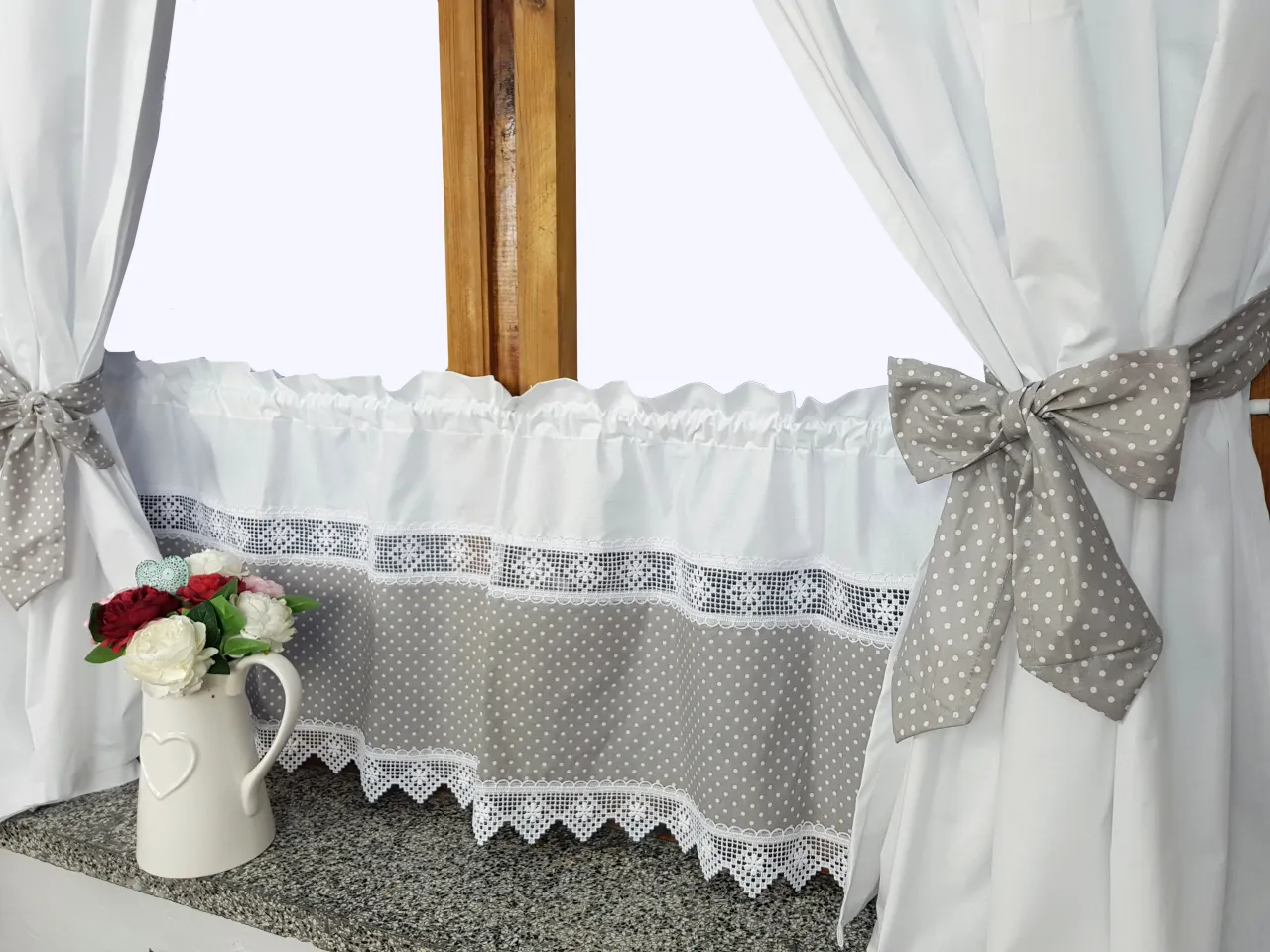 Zdjęcie Firanki do kuchni bawełniane: naturalna elegancja i funkcjonalność