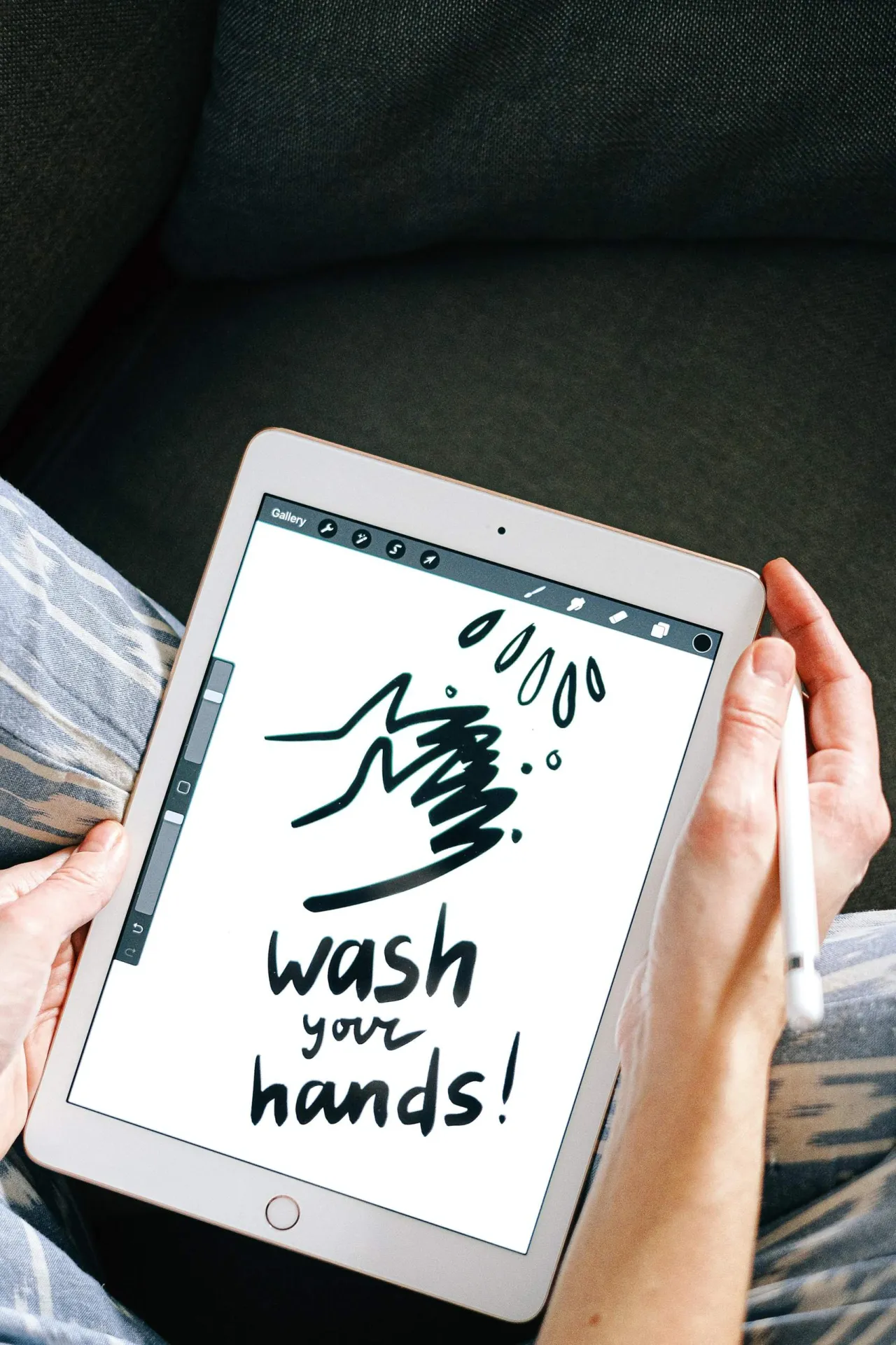 Zdjęcie IPad oder Laptop für Schule: Welches Gerät ist wirklich besser?