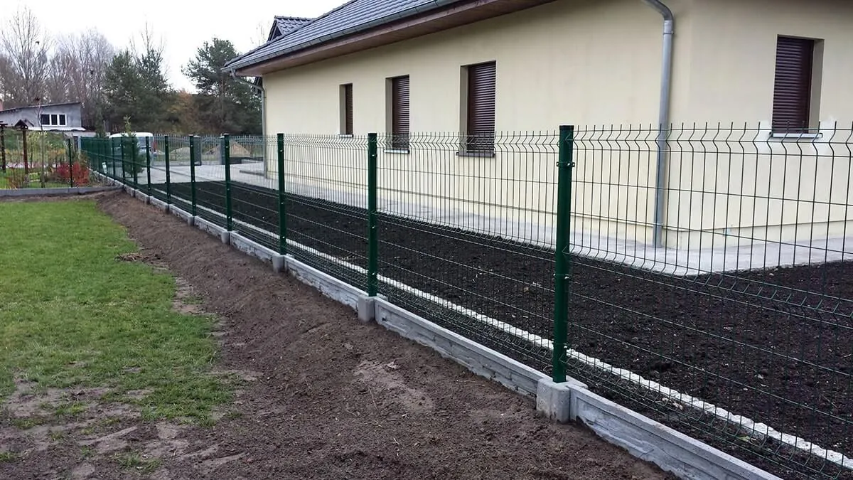 Zdjęcie Ile kosztuje ogrodzenie panelowe? Sprawdź najważniejsze koszty i ukryte wydatki